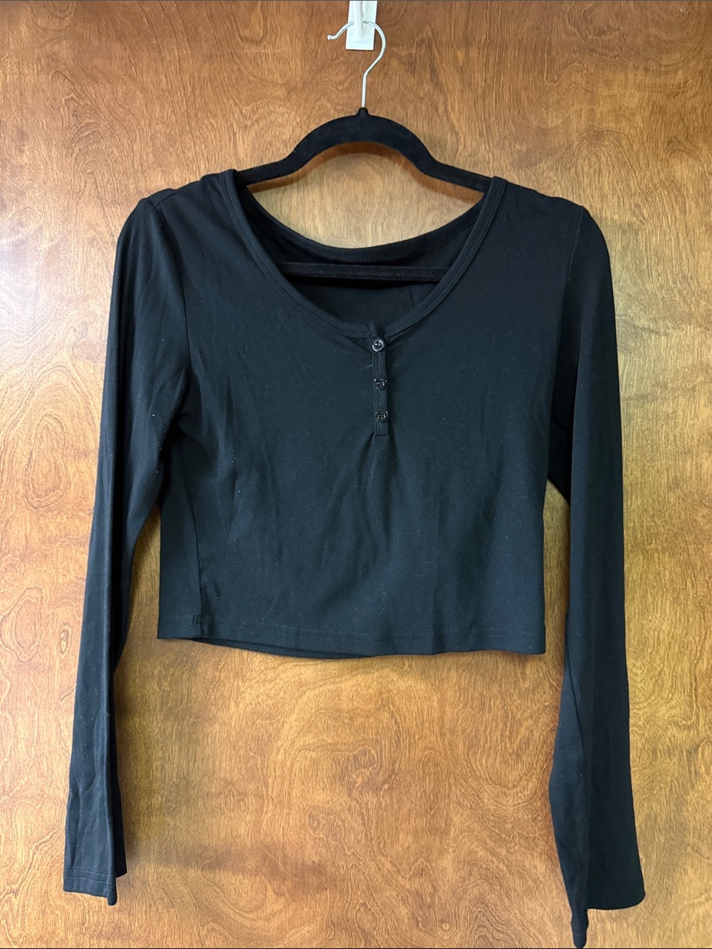Black Long-Sleeve Henley Crop Top - Women